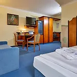 Linderhof فندق 4*