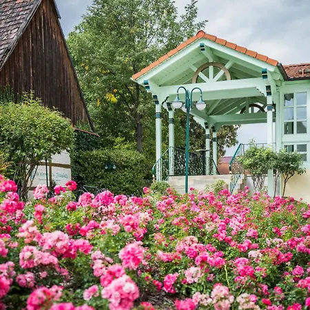 Hotel Linderhof 4*